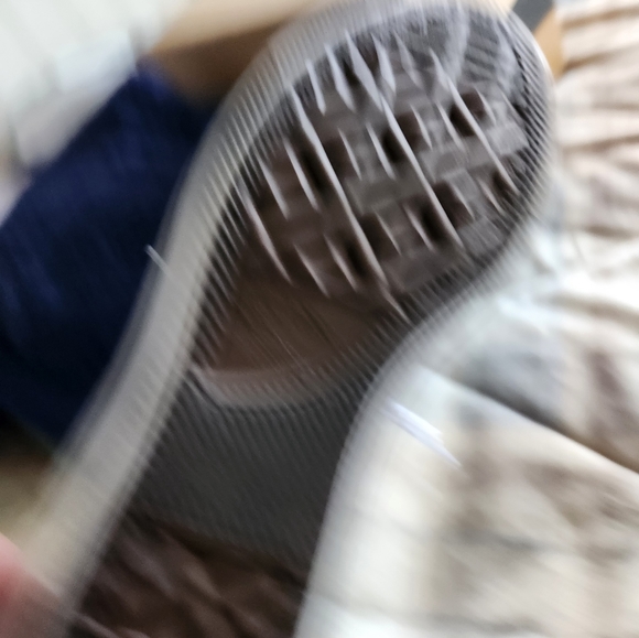 Converse - Picture 2 of 2